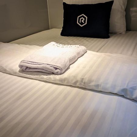 Rosalyne Sleepbox Tugu 2 Hotel Yogyakarta Buitenkant foto