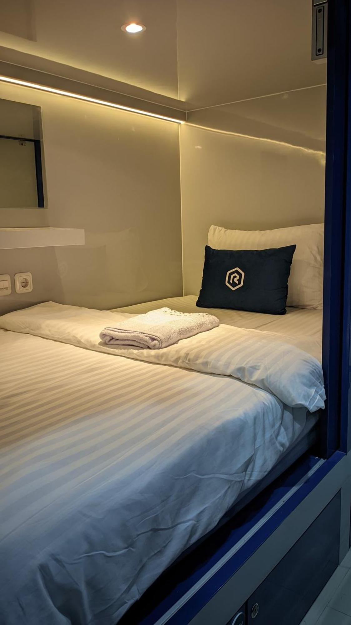 Rosalyne Sleepbox Tugu 2 Hotel Yogyakarta Buitenkant foto