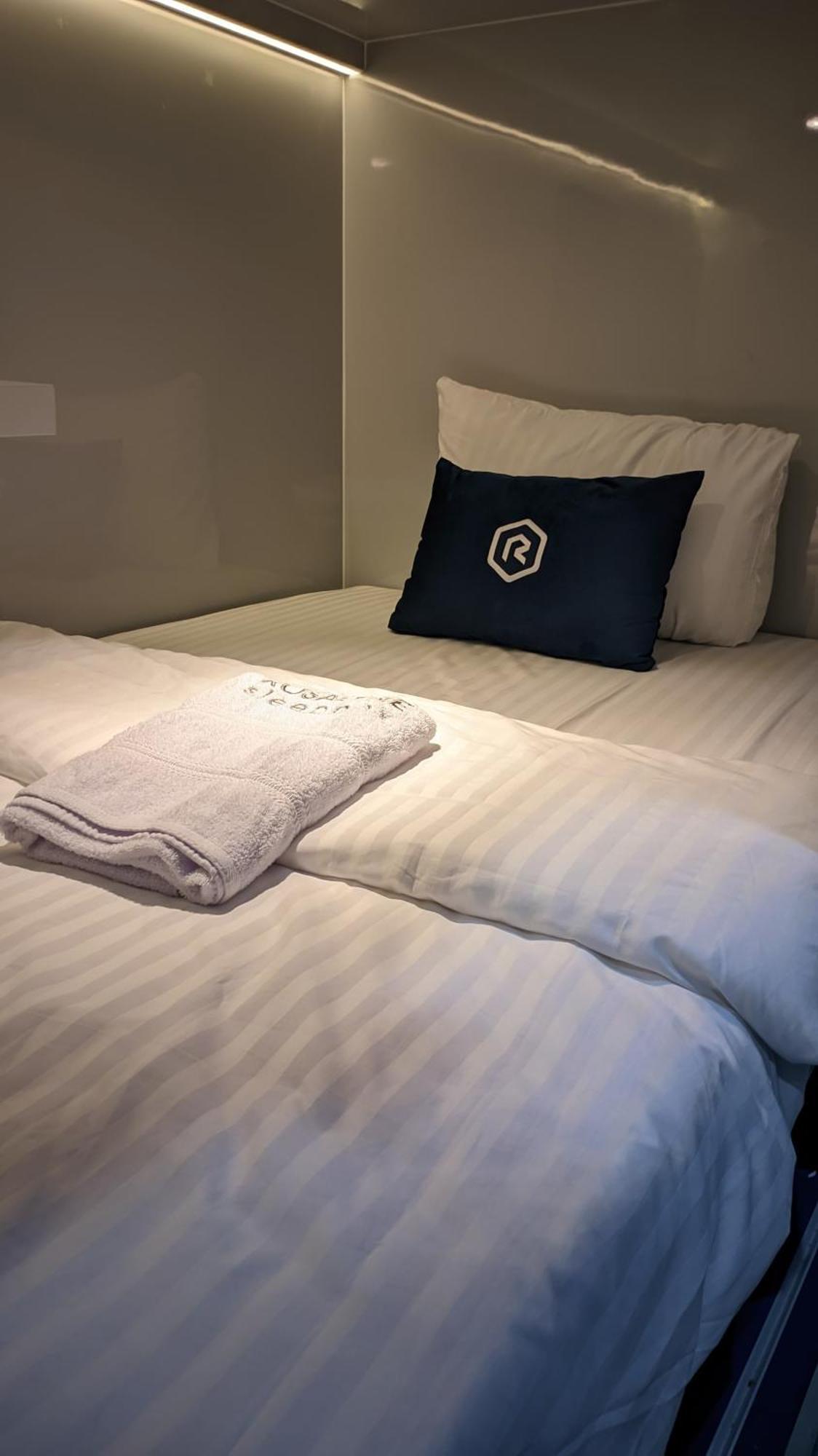 Rosalyne Sleepbox Tugu 2 Hotel Yogyakarta Buitenkant foto