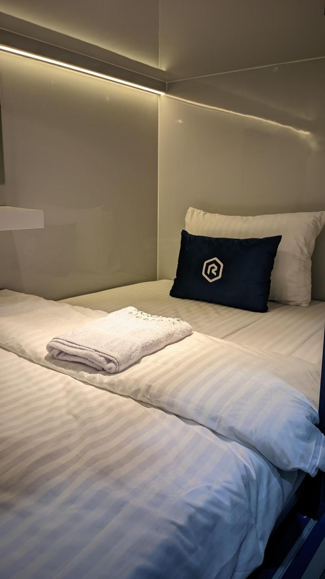 Rosalyne Sleepbox Tugu 2 Hotel Yogyakarta Buitenkant foto