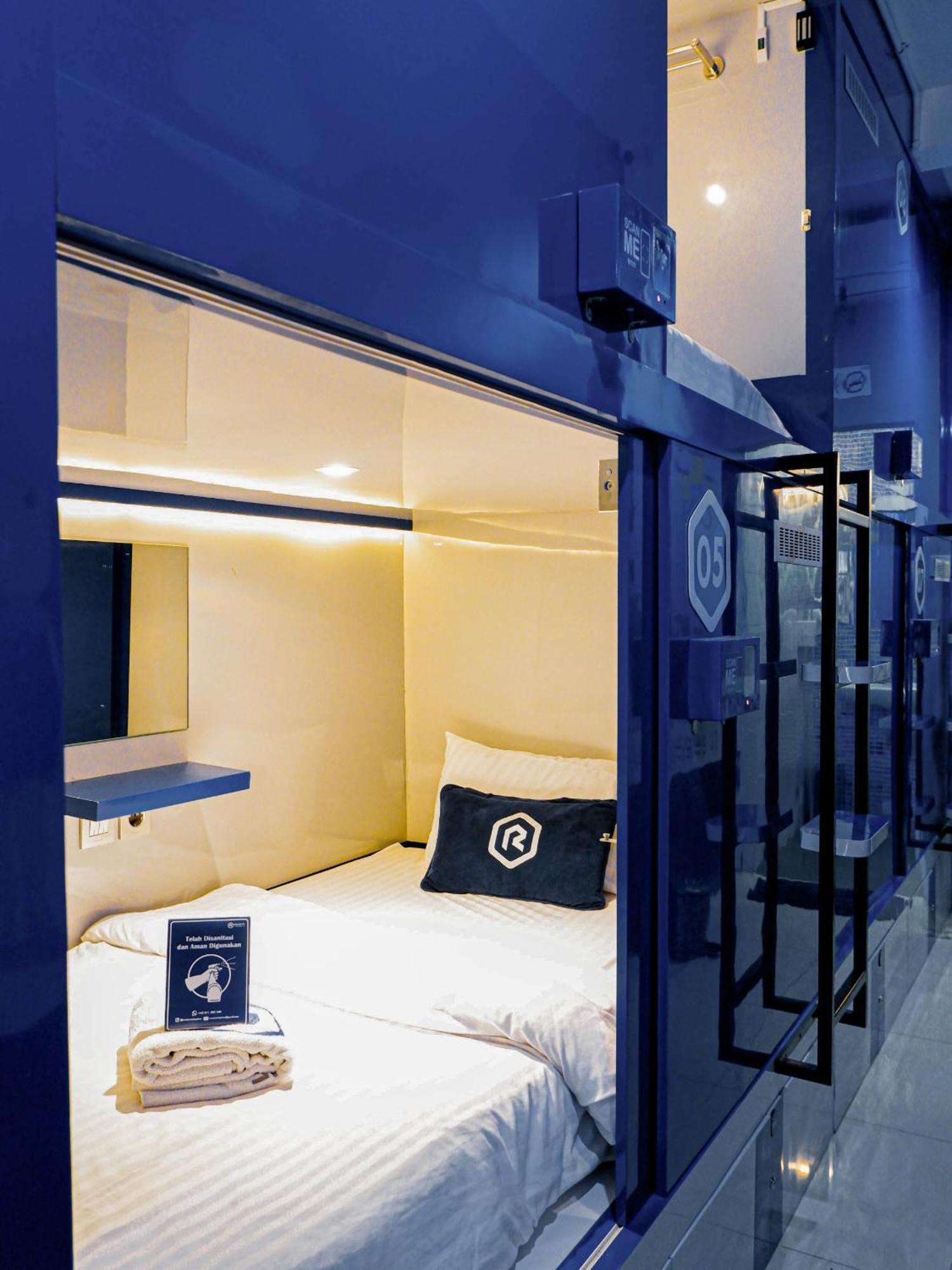 Rosalyne Sleepbox Tugu 2 Hotel Yogyakarta Buitenkant foto